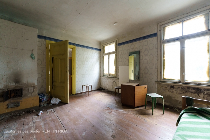 Объявление. Продаваемая недвижимость состоит из двух жилых зданий, одного нежилого здания и земельного участка. Цена: 730000 EUR Foto #8