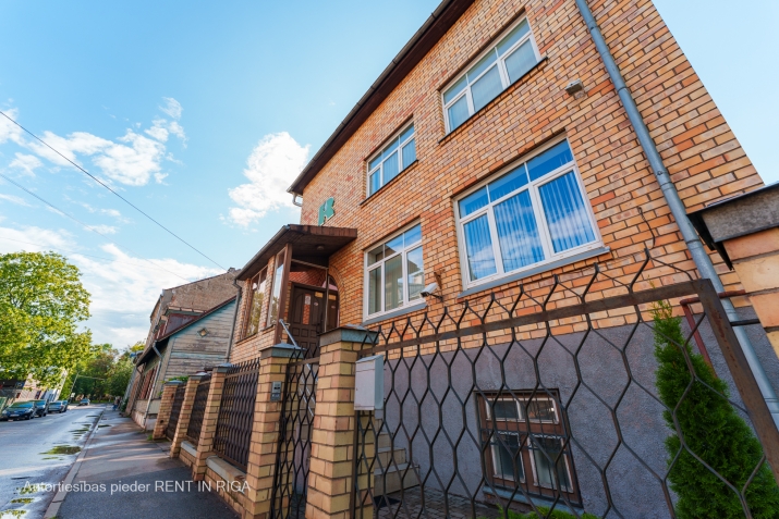 Sludinājumi. Pārdod biroju ēku Āgenskalnā, Āgenskalna tirgus un Stradiņa slimnīcas tuvumā.  + Investīcijas Cena: 280000 EUR Foto #2