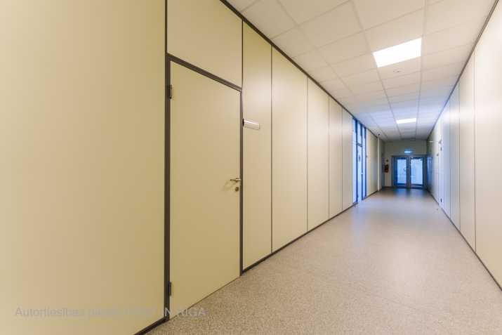 Sludinājumi. Iznomā 38.30 m2 kompaktas biroja telpas 3. stāvā mūsdienīgā B klases biroju ēkā Pļavniekos, rajonā Cena: 498 EUR/mēn Foto #6