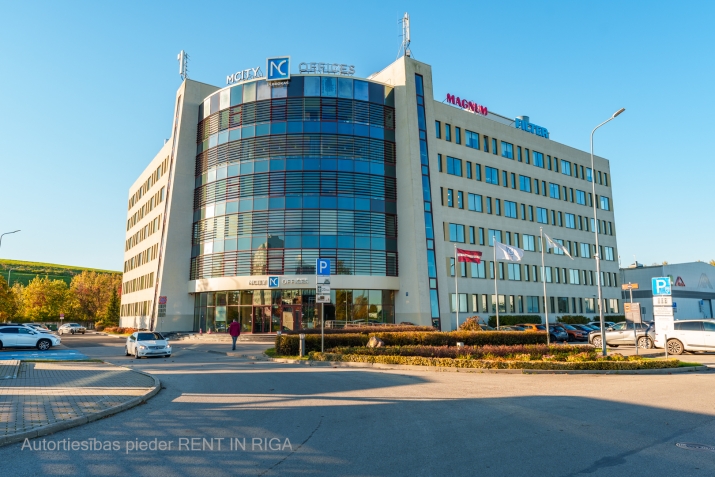 Sludinājumi. Iznomā 38.30 m2 kompaktas biroja telpas 3. stāvā mūsdienīgā B klases biroju ēkā Pļavniekos, rajonā Cena: 498 EUR/mēn Foto #1