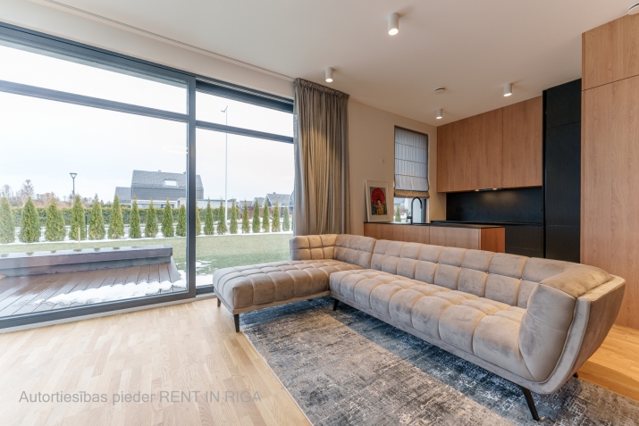 Объявление. Продаём современный частный дом с тремя спальнями в Пиньках, идеальное месторасположение между Цена: 312000 EUR Foto #8