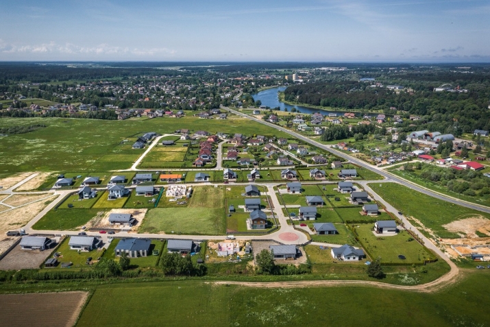 Sludinājumi. Zemes gabals 1435 m2 platībā ciematā \'DAILAS\' Ādažos, kas atrodas tikai 23 km attālumā no Rīgas Cena: 63228 EUR Foto #3