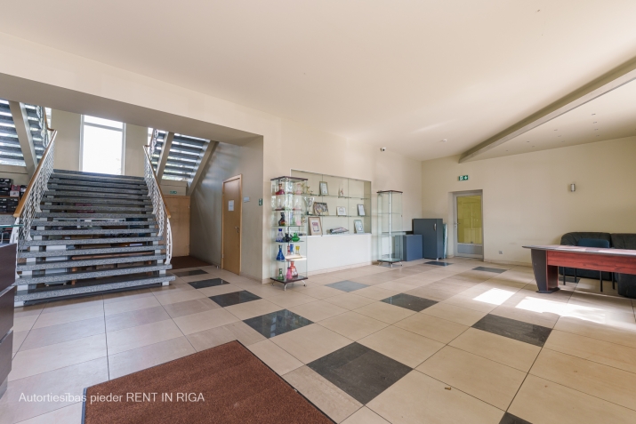 Sludinājumi. Iznomā dažāda izmēra nesen remontētas biroja telpas.  Var izvēlēties vairākus kabinetus pēc Cena: 416 EUR/mēn Foto #6