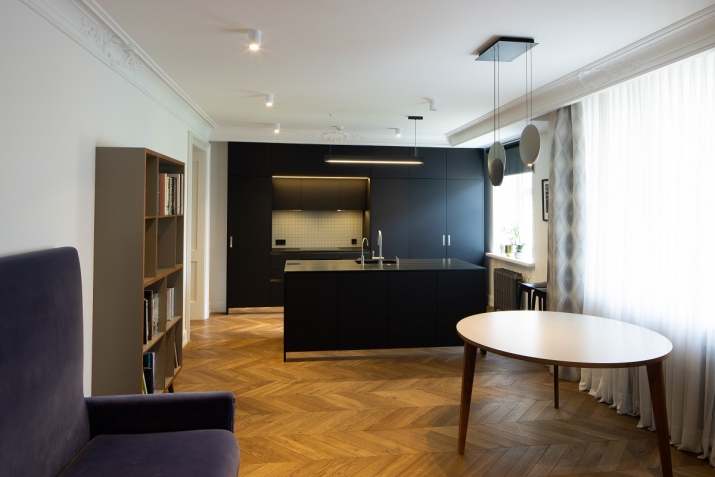 Sludinājumi. Plašs dzīvoklis ar dizainera plānotu kvalitatīvu apdari Dzirnavu ielas 92 nama pagalma ēkā.   Cena: 450000 EUR Foto #1