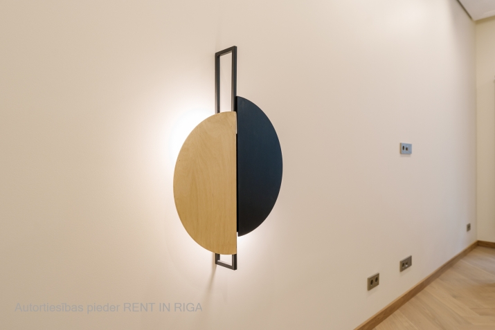 Sludinājumi. Tiek piedāvāts dzīvoklis Raiņa bulvārī, pašā pilsētas sirdī, skaistā jūgendstila ēkā, var teikt  Cena: 370000 EUR Foto #2