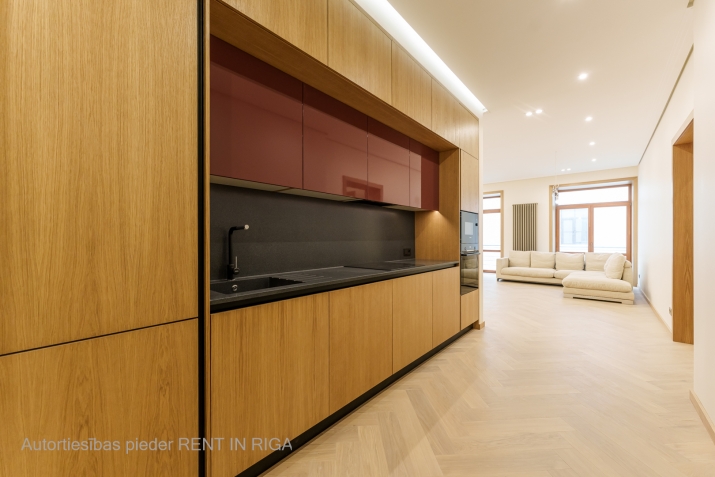 Sludinājumi. Tiek piedāvāts dzīvoklis Raiņa bulvārī, pašā pilsētas sirdī, skaistā jūgendstila ēkā, var teikt  Cena: 370000 EUR Foto #9