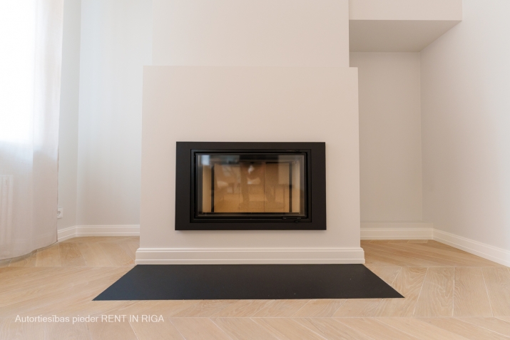 Sludinājumi. \'Elizabetes Rezidence\', viena no spilgtākajām Rīgas arhitektūras mantojuma pērlēm, celta 19. Cena: 1474 EUR/mēn Foto #5