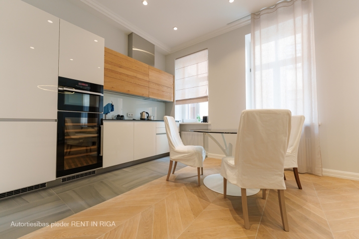 Sludinājumi. \'Elizabetes Rezidence\'- viena no spilgtākajām Rīgas arhitektūras mantojuma pērlēm, celta 19. Cena: 295000 EUR Foto #6