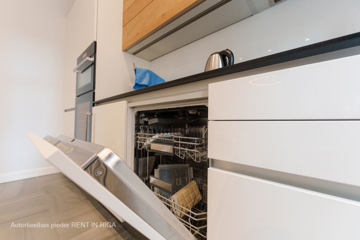 Sludinājumi. \'Elizabetes Rezidence\'- viena no spilgtākajām Rīgas arhitektūras mantojuma pērlēm, celta 19. Cena: 295000 EUR Foto #8