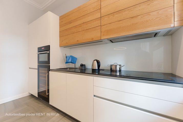 Sludinājumi. \'Elizabetes Rezidence\'- viena no spilgtākajām Rīgas arhitektūras mantojuma pērlēm, celta 19. Cena: 295000 EUR Foto #9