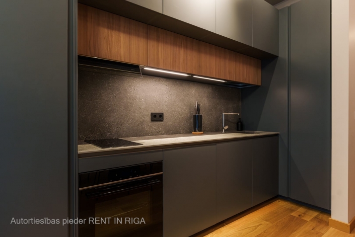 Sludinājumi. Tiek pārdots dzīvoklis 19. stāvā ar fantastisku skatu uz Vecrīgu, Daugavu un Vanšu tiltu.  Cena: 515220 EUR Foto #9