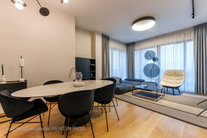 Sludinājumi. Tiek pārdots dzīvoklis 19. stāvā ar fantastisku skatu uz Vecrīgu, Daugavu un Vanšu tiltu.  Cena: 515220 EUR Foto #8