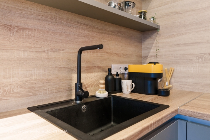 Sludinājumi. Tiek izīrēts dzīvoklis 19. stāvā ar fantastisku skatu uz Vecrīgu, Daugavu un Vanšu tiltu.  Cena: 3500 EUR/mēn Foto #8