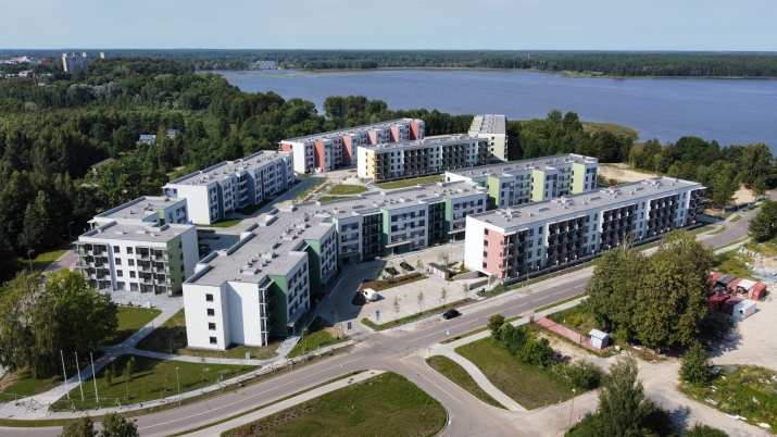 Sludinājumi. Ezerjugla- vieta, kur daba ienāk pilsētā!  Par mājvietu: Četru istabu dzīvoklis ar pārdomātu un Cena: 199870 EUR Foto #1