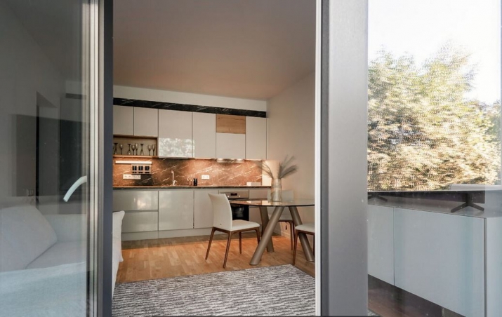 Sludinājumi. Ezerjugla- vieta, kur daba ienāk pilsētā!  Par mājvietu: Četru istabu dzīvoklis ar pārdomātu un Cena: 199870 EUR Foto #2