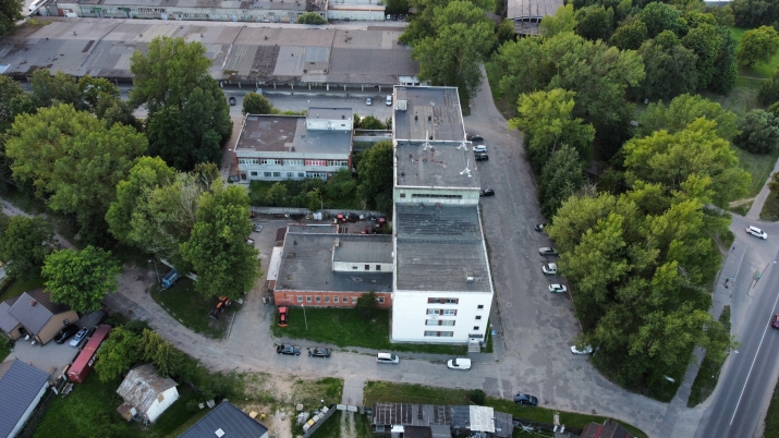 Sludinājumi. Pārdod 4 stāvu biroju ēku ar zemi 0.6350 ha.  Īpašumā ietilpst: (C) Buļļu iela 70a - parks bez Cena: 2.3e+06 EUR Foto #4