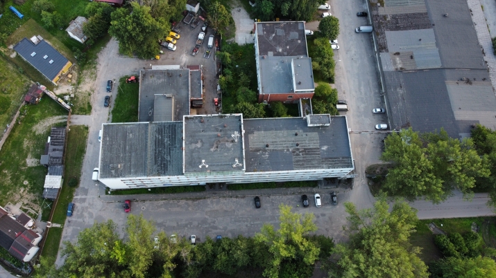 Sludinājumi. Pārdod 4 stāvu biroju ēku ar zemi 0.6350 ha.  Īpašumā ietilpst: (C) Buļļu iela 70a - parks bez Cena: 2.3e+06 EUR Foto #6