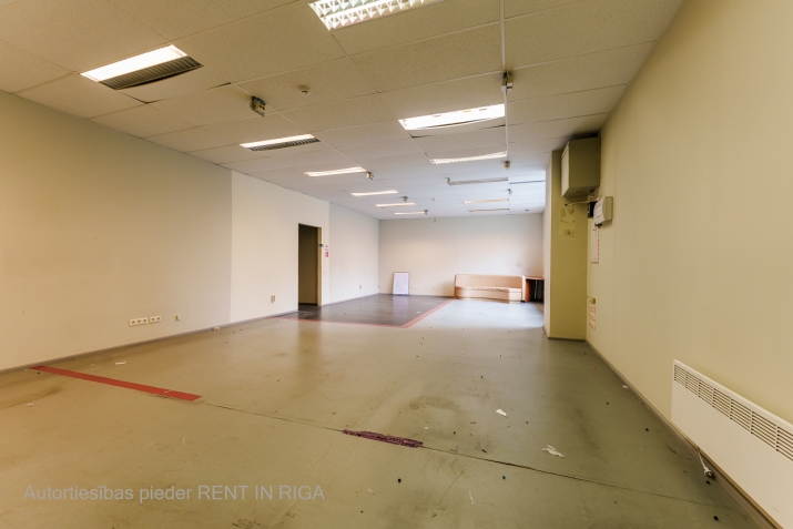 Sludinājumi. Telpas interneta veikalam, birojam Purvciemā, Dzelzavas ielā, 2. stāvā. Logi un ieejas durvis Cena: 581 EUR/mēn Foto #8