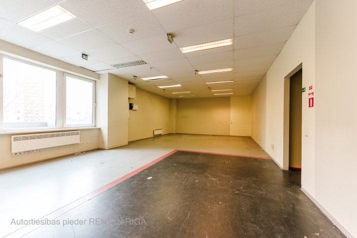 Sludinājumi. Telpas interneta veikalam, birojam Purvciemā, Dzelzavas ielā, 2. stāvā. Logi un ieejas durvis Cena: 581 EUR/mēn Foto #6