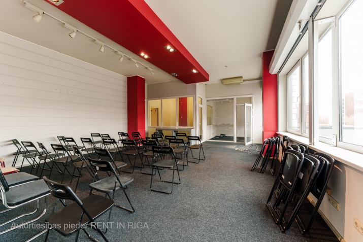 Sludinājumi. Telpas interneta veikalam, birojam Purvciemā, Dzelzavas ielā, 2. stāvā. Logi un ieejas durvis Cena: 581 EUR/mēn Foto #2