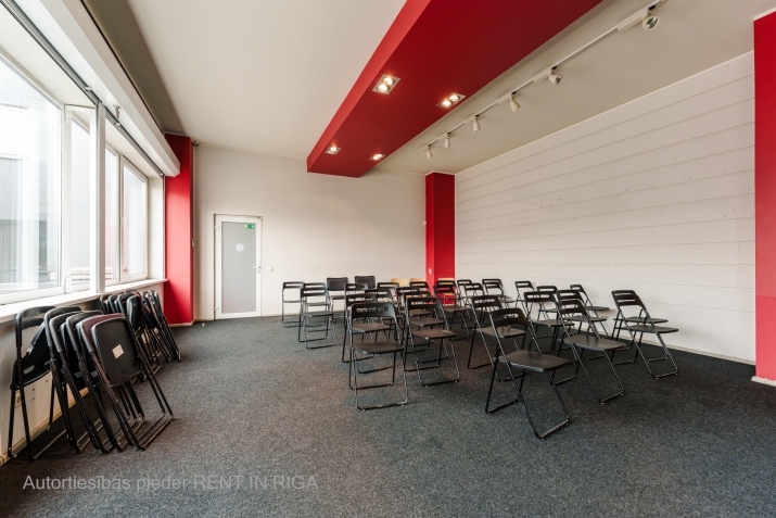 Sludinājumi. Telpas interneta veikalam, birojam Purvciemā, Dzelzavas ielā, 2. stāvā. Logi un ieejas durvis Cena: 581 EUR/mēn Foto #4