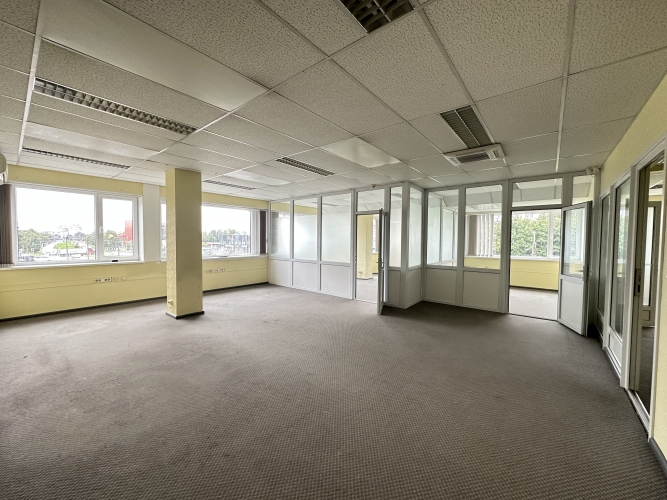 Sludinājumi. Birojs Purvciemā.  Birojs izvietots ēkas 3. stāvā (ēka aprīkota ar liftu).  Platība sastāv no Cena: 754 EUR/mēn Foto #2