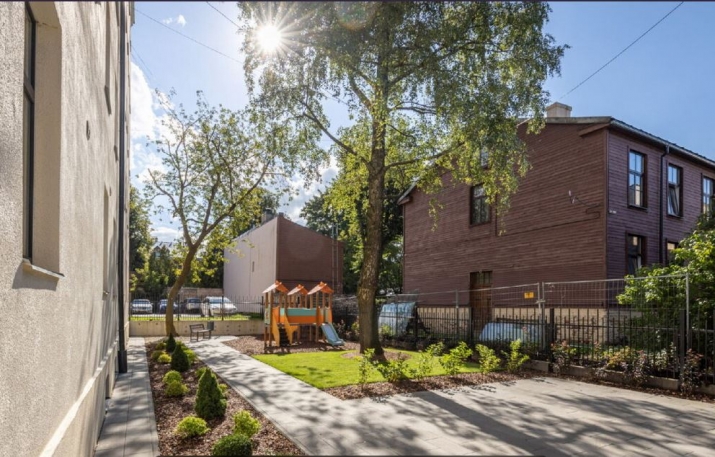 Sludinājumi. Ilgtspējīgs 2-istabu dzīvoklis renovētā ēkā- Krāsotāju 13 projektā.  Projekts atrodas slēgtā Cena: 103451 EUR Foto #5