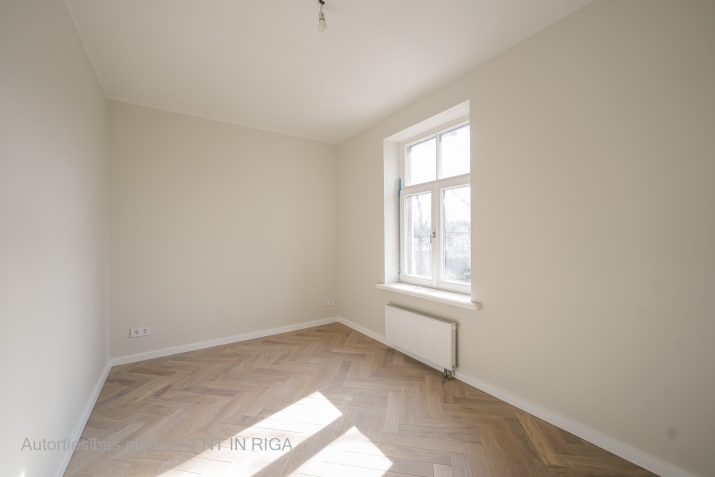 Sludinājumi. Pārdošanā 3 istabu dzīvoklis šarmantajā Āgenskalnā!   Rīgas koka arhitektūras pērle  dzīvojamā ēka Cena: 197120 EUR Foto #5