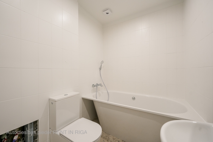 Sludinājumi. Pārdošanā 3 istabu dzīvoklis šarmantajā Āgenskalnā!   Rīgas koka arhitektūras pērle  dzīvojamā ēka Cena: 197120 EUR Foto #7