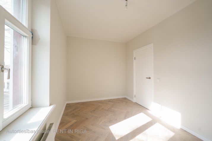 Sludinājumi. Pārdošanā 3 istabu dzīvoklis šarmantajā Āgenskalnā!   Rīgas koka arhitektūras pērle  dzīvojamā ēka Cena: 197120 EUR Foto #6