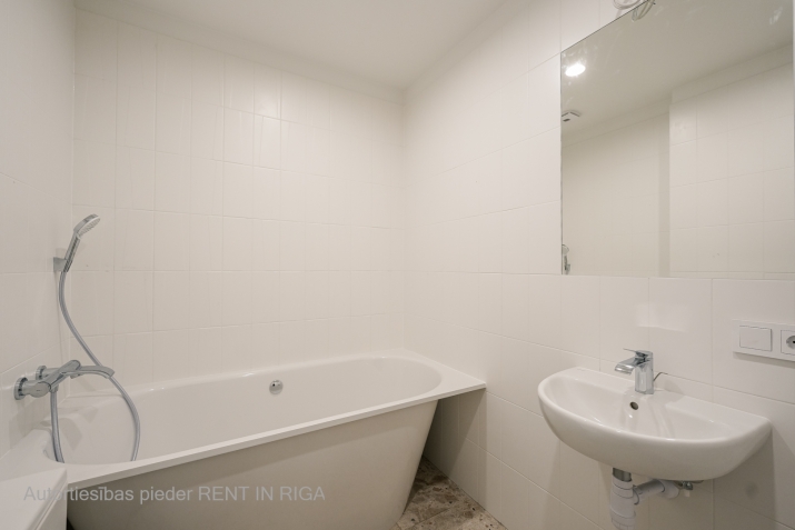 Sludinājumi. Pārdošanā 3 istabu dzīvoklis šarmantajā Āgenskalnā!   Rīgas koka arhitektūras pērle  dzīvojamā ēka Cena: 197120 EUR Foto #8