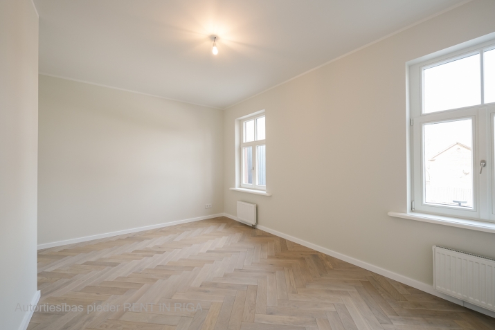 Sludinājumi. Pārdošanā 3 istabu dzīvoklis šarmantajā Āgenskalnā!   Rīgas koka arhitektūras pērle  dzīvojamā ēka Cena: 229120 EUR Foto #5