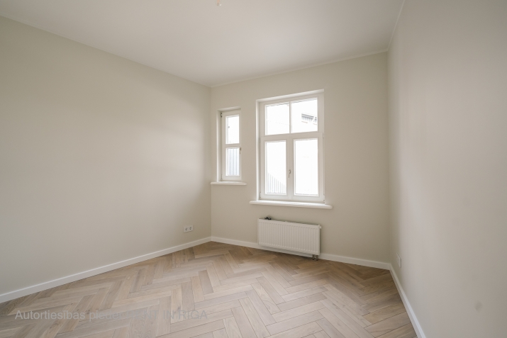 Sludinājumi. Pārdošanā 3 istabu dzīvoklis šarmantajā Āgenskalnā!   Rīgas koka arhitektūras pērle  dzīvojamā ēka Cena: 229120 EUR Foto #3