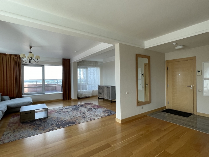 Sludinājumi. Tiek izīrēts penthaus tipa dzīvoklis ēkas 29.stāvā!  130 m2 dzīvoklī ir iekārtota: - priekštelpa; - Cena: 1700 EUR/mēn Foto #3