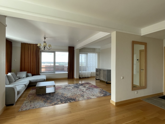 Sludinājumi. Tiek izīrēts penthaus tipa dzīvoklis ēkas 29.stāvā!  130 m2 dzīvoklī ir iekārtota: - priekštelpa; - Cena: 1700 EUR/mēn Foto #2