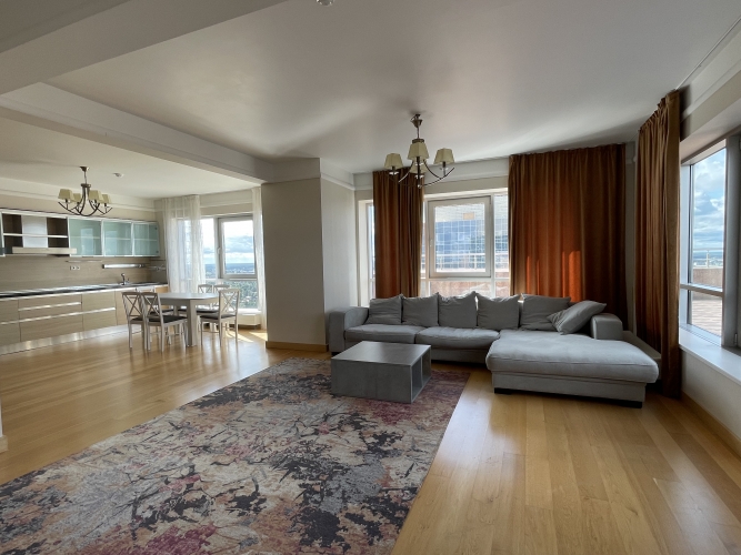 Sludinājumi. Tiek izīrēts penthaus tipa dzīvoklis ēkas 29.stāvā!  130 m2 dzīvoklī ir iekārtota: - priekštelpa; - Cena: 1700 EUR/mēn Foto #1