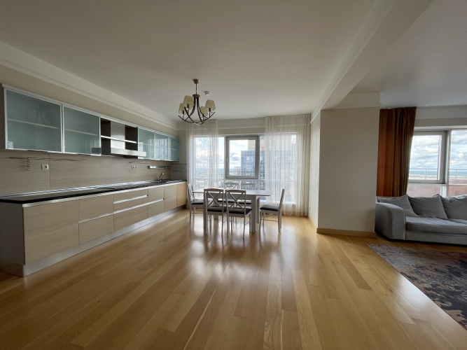 Sludinājumi. Tiek izīrēts penthaus tipa dzīvoklis ēkas 29.stāvā!  130 m2 dzīvoklī ir iekārtota: - priekštelpa; - Cena: 1700 EUR/mēn Foto #8