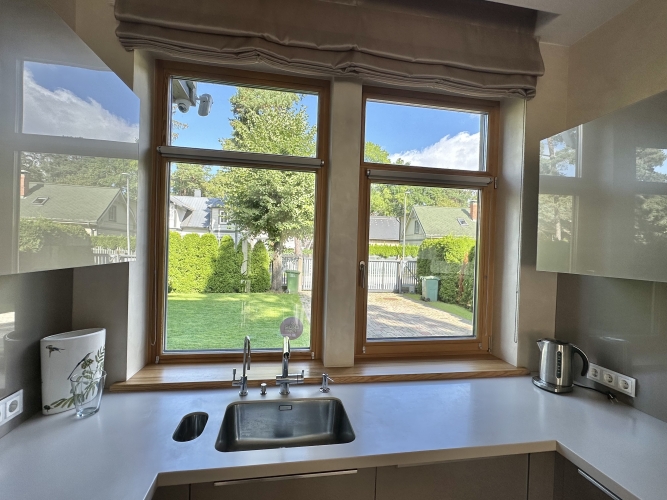 Sludinājumi. Tiek izīrēta eleganta māja Bulduros, tikai pāris soļu attālumā no viesnīcas Lielupe, kā arī Cena: 4500 EUR/mēn Foto #9