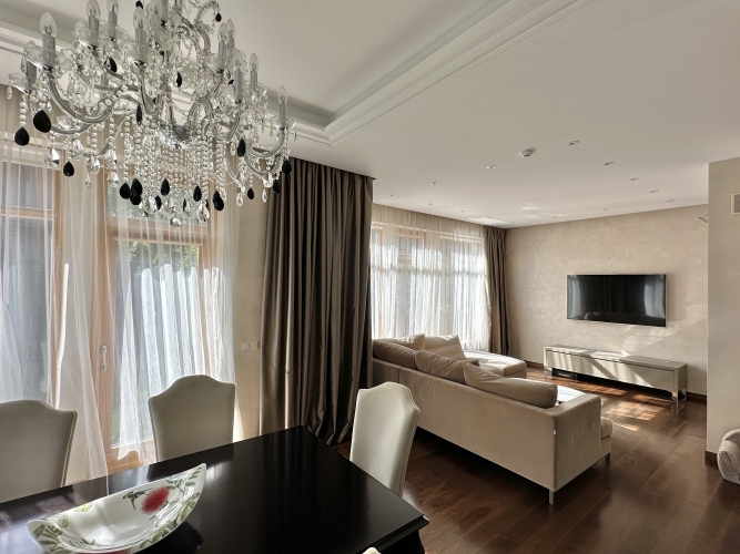 Sludinājumi. Tiek izīrēta eleganta māja Bulduros, tikai pāris soļu attālumā no viesnīcas Lielupe, kā arī Cena: 4500 EUR/mēn Foto #3