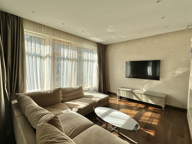 Sludinājumi. Tiek izīrēta eleganta māja Bulduros, tikai pāris soļu attālumā no viesnīcas Lielupe, kā arī Cena: 4500 EUR/mēn Foto #2