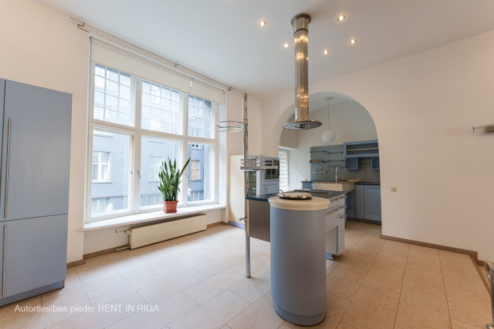 Sludinājumi. Ekskluzīvs Dzīvoklis Klusajā Centrā   Ikvienam, kurš meklē augstākās klases dzīvesveidu un Cena: 670000 EUR Foto #1