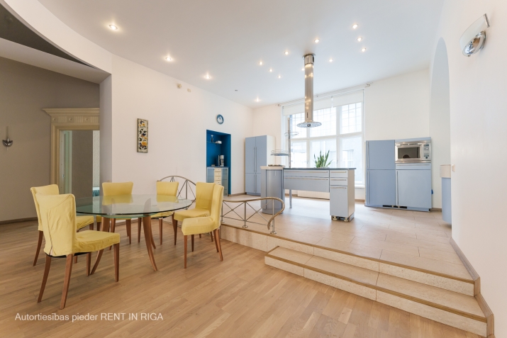 Sludinājumi. Ekskluzīvs Dzīvoklis Klusajā Centrā   Ikvienam, kurš meklē augstākās klases dzīvesveidu un Cena: 670000 EUR Foto #2