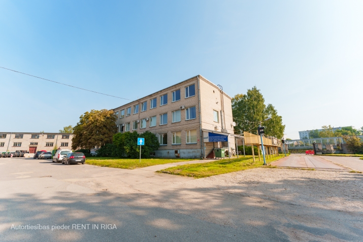 Объявление. Konferenču zāle, ko iespējams iekārtot par atvērtā tipa biroju. Braslas iela 24.  Iznomā zāli, kas Цена: 450 EUR/мес. Foto #5