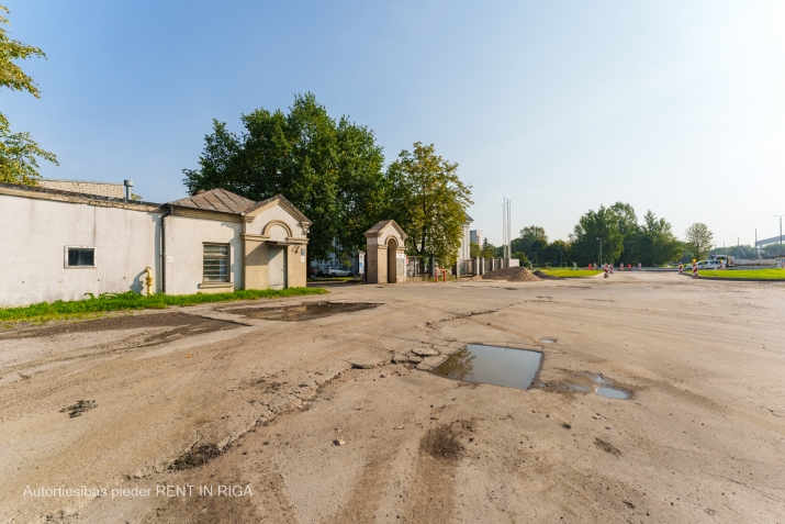 Объявление. Konferenču zāle, ko iespējams iekārtot par atvērtā tipa biroju. Braslas iela 24.  Iznomā zāli, kas Цена: 450 EUR/мес. Foto #6