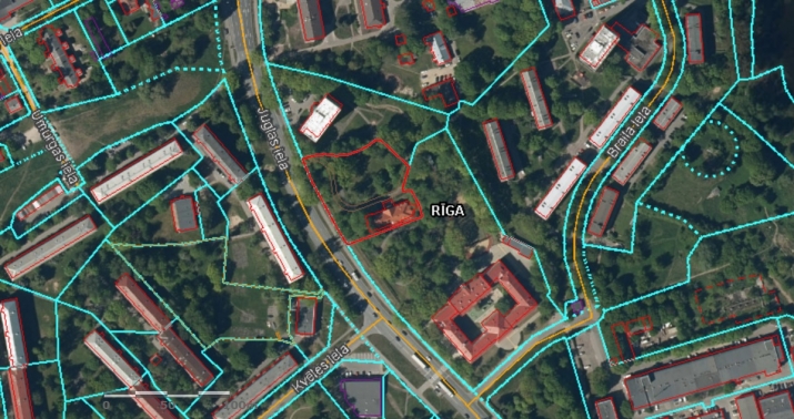 Объявление. Продаётся Стразду манор с парком.  В деревянном двухэтажном здании с подвалом когда-то Цена: 700000 EUR Foto #8