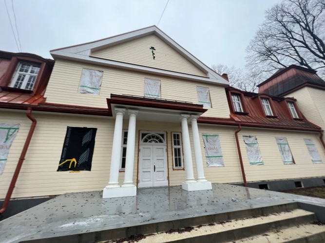 Объявление. Продаётся Стразду манор с парком.  В деревянном двухэтажном здании с подвалом когда-то Цена: 700000 EUR Foto #1