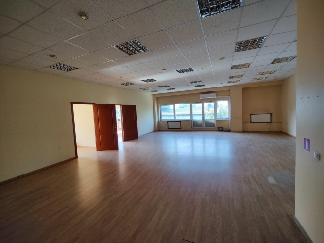 Объявление. Plašs, gaišs birojs Rumbulā.  Iznomā 3 lielas telpas ar 1 mazu noliktavas telpu. Ir kondicionieri. Цена: 680 EUR/мес. Foto #3