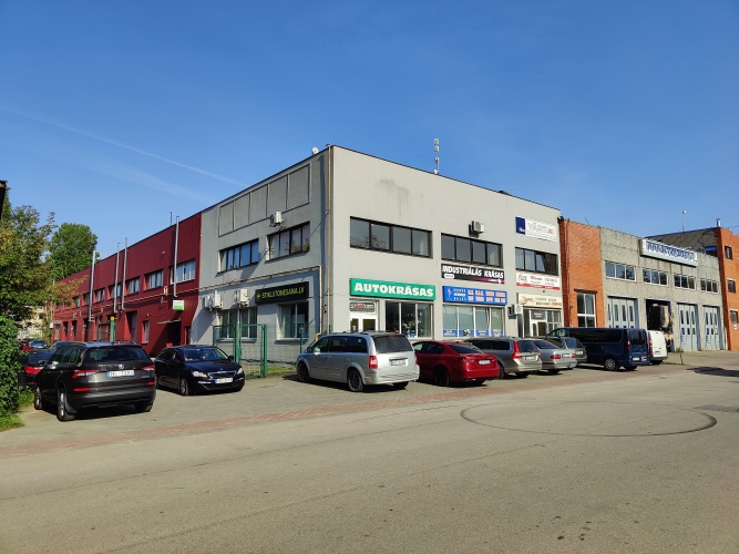 Объявление. Birojs renovētā biroja ēkā Rumbulā.  2 telpas. Gaitenī 2 koplietošanas WC. Autonoma gāzes apkure Цена: 220 EUR/мес. Foto #3