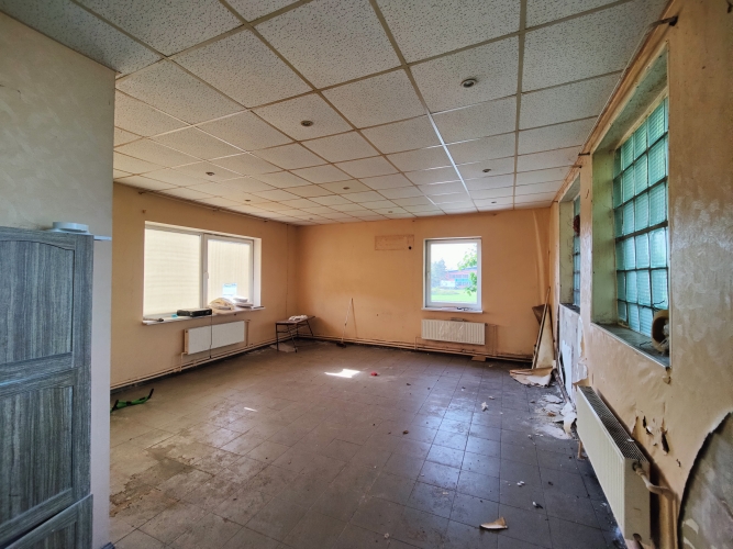 Sludinājumi. Bijušās ēdnīcas telpas Rumbulā.  2.stāvā atrodas 2 lielas telpas un virtuve, 1.stāvā WC un Cena: 400 EUR/mēn Foto #2