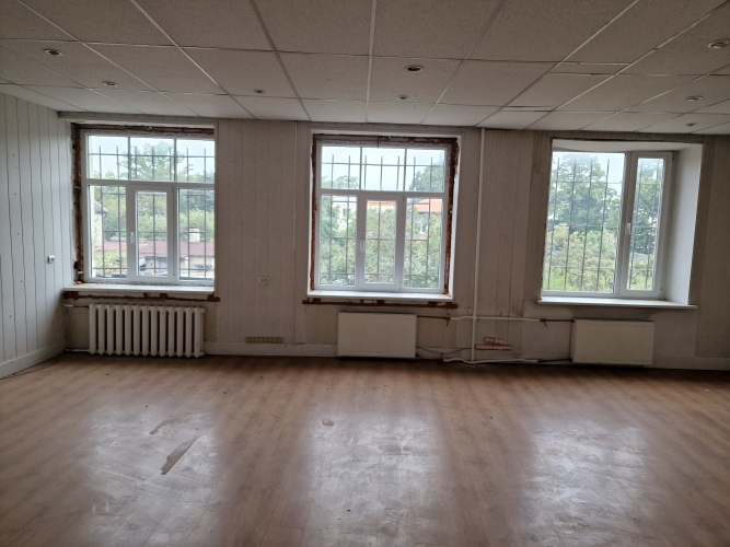 Sludinājumi. Administratīva 2 stāvu ēka ar zemi Teikas centrā.  Celta 1930.gadā, ķieģeļu sienas, koka pārsegumi, Cena: 350000 EUR Foto #7